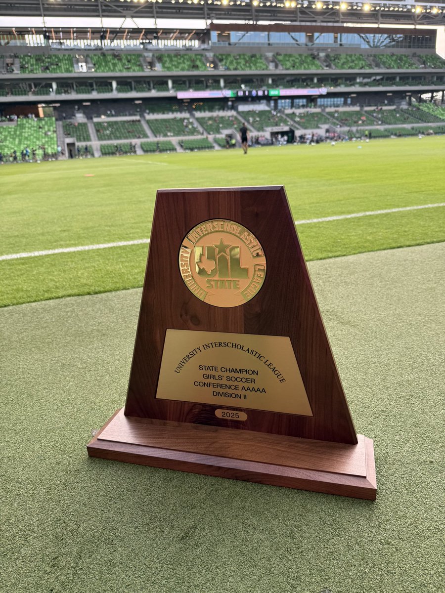 CPHSWomenSoccer's tweet image. State championship tour continues as the Timberwolves take over Q2 stadium!!!

@CoachQCPProud @coach_pearce @LeanderisdATH @LeanderISD @CPHS_Sports @CPHSNews @LethalSoccer @tascosoccer @var_austin @ASJSportsATX @AustinFC @AustinAnthem @50_50Pod