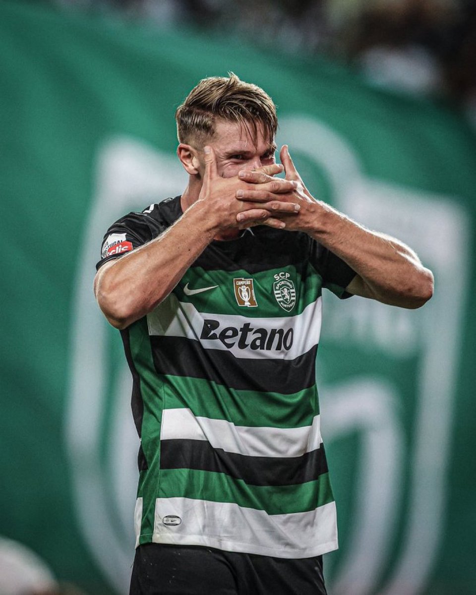 🇸🇪 فيكتور جيوكيريس في الدوري البرتغالي هذا الموسم: 

• لعب 33 مباراة 👕
• سجل 39 هدف ⚽️ 
• صنع 7 اسيست  🅰️
• 46 مساهمة تهديفية 🔝

- هداف الدوري 🥇
- اكثر من ساهم في الدوري 🥇
- الاعلى تقييماً 🥇

#فيكتور_جيوكيريس_مطلب_هلالي