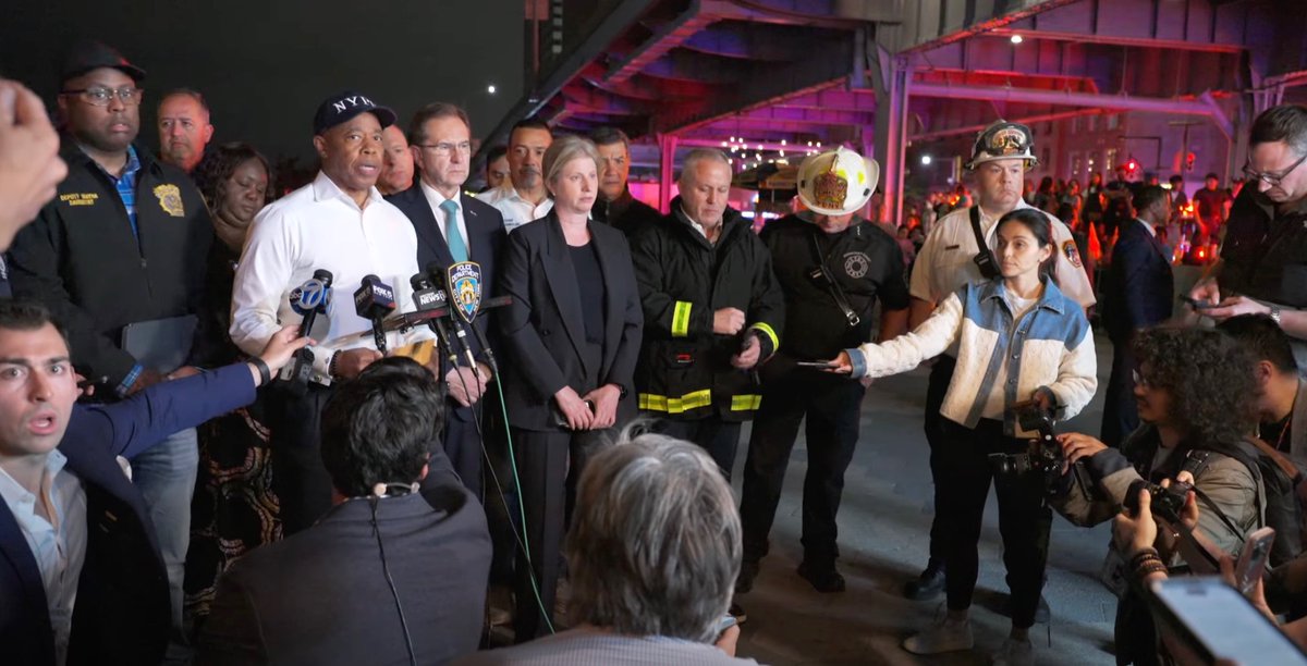 NYPD NEWS (@nypdnews) on Twitter photo Watch as <a href="/NYPDPC/">Jessica S. Tisch</a> Jessica S. Tisch, <a href="/NYCMayor/">Mayor Eric Adams</a> Eric Adams, and City officials briefed the media regarding a collision investigation at the Brooklyn Bridge:
youtu.be/HPrBriQNbcw Watch as <a href="/NYPDPC/">Jessica S. Tisch</a> Jessica S. Tisch, <a href="/NYCMayor/">Mayor Eric Adams</a> Eric Adams, and City officials briefed the media regarding a collision investigation at the Brooklyn Bridge:
youtu.be/HPrBriQNbcw