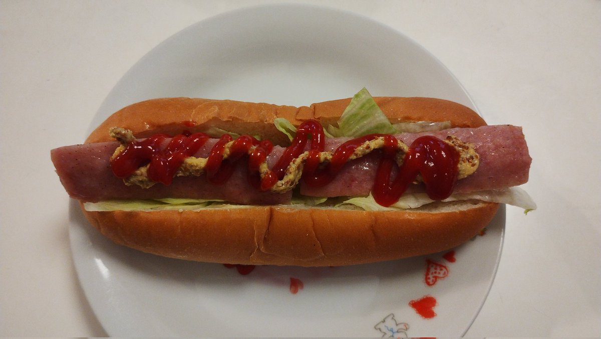 先日いただいた大光食品様のソーセージをホットドックにして朝食に
朝からソーセージのいい匂いでした
#大光食品
#ソセ人