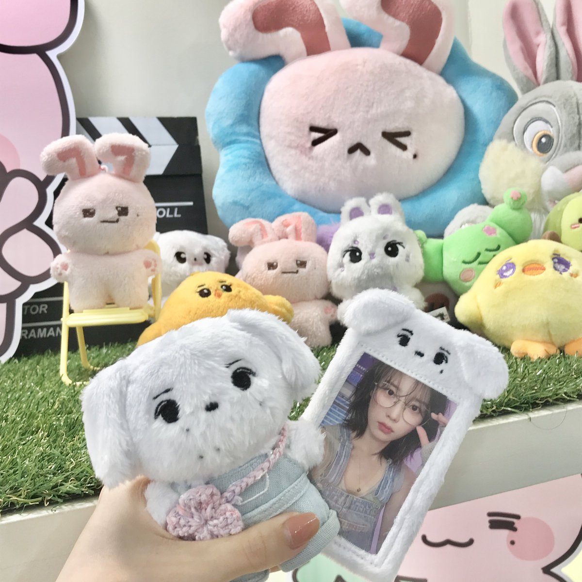 ✨지은언니 생일 축하해요🎂

징뭉이와 함께한 2025 생일카페 여정 🍀🌸
비가 많이 와서 징뭉이 젖을까봐 걱정했는데
무사히 잘 데리고 다녀왔습니다 🐣

징뭉이 쌍둥이 만들어주고 싶다 생각했는데
이벤트 당첨되면 참 행복할 것 같아요🪽
귀한 이벤트 내주셔서 감사합니다 💌