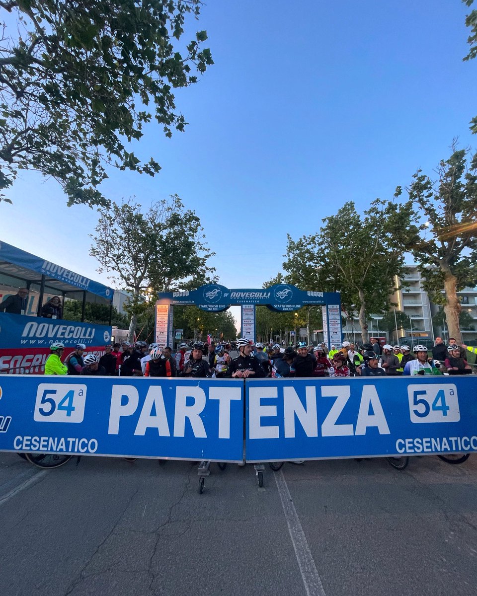 Tra pochi minuti, all’alba di Cesenatico, parte la 54ª Nove Colli!
Lungo, medio, “Laltro Percorso” o i nuovi gravel: buona pedalata a tutti i Novecollisti!

The 54th Nove Colli starts soon at dawn in Cesenatico!
Choose your route and enjoy the ride!