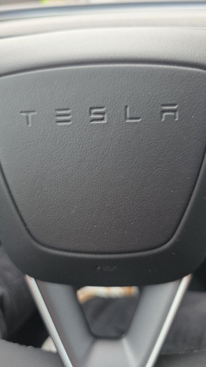 Robyxeddu's tweet photo. Liebe einfach dieses Auto ❤️ 
#Tesla https://t.co/5Cv8Vip5PM