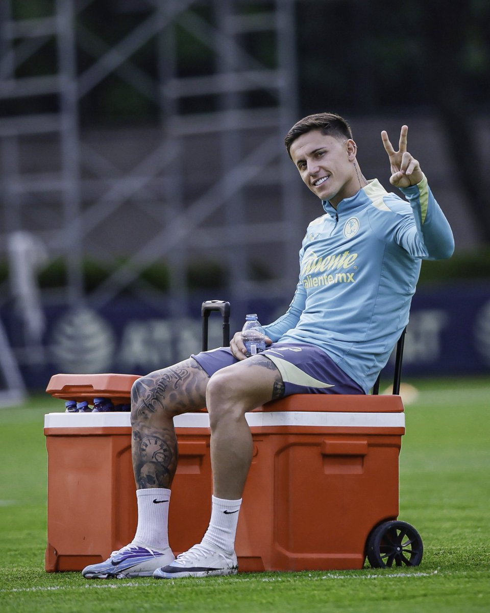 ClubAmerica's tweet photo. El Rayitooooo ⚡️✌️ https://t.co/c6aJ3ieAmX