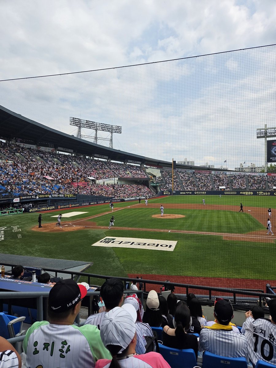 Kim Byungkook (@byungkuk5) / Posts / X, image size:900x1200