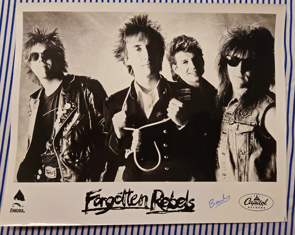 CoolOldSwag's tweet photo. From the same yard sale as the Teenage Head promo shots: 1987 FORGOTTEN REBELS 8×10. @_YeahRight @ghostofquinones
@PunkRockClub @DKrispycreem
@PunkRockStory
@NewWaveAndPunk
#forgottenrebels
@forgottenrebels https://t.co/l5OhMQTMFp