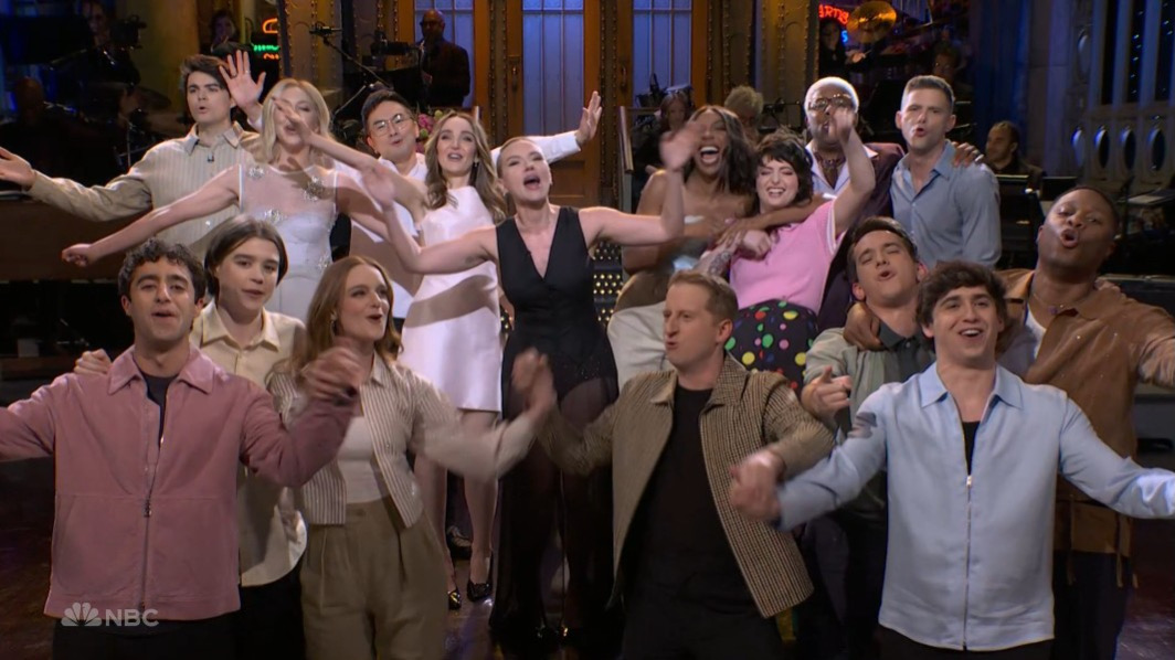 thesnlnetwork's tweet photo. There’s no place we’d rather be at 11:30 on a Saturday night than watching Scarlett Johansson on #SNL ! https://t.co/Rb1SW2cbZw