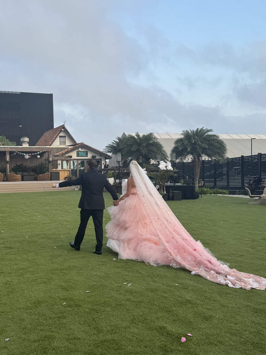 BrentM_BuildGuy's tweet photo. My great friend and brother Mike Coryell and his beautiful bride got married in Starbase today! Worlds largest rocket and worlds best wedding venue….. 

The gateway to mars!!! https://t.co/ZSgB3E2SKW