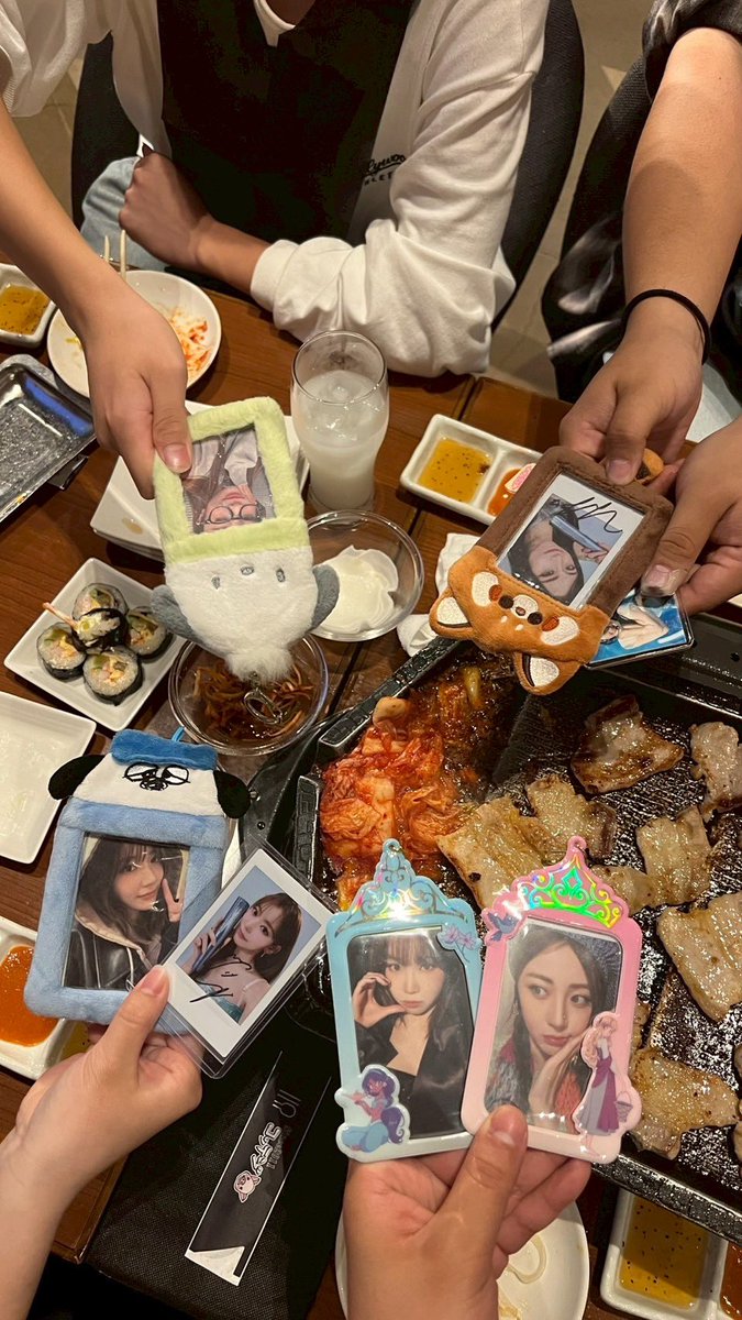 このテーブルだけじゃなかったけどたくさんのピオナでご飯食べにいってきた！！
まじでみんなノリ良くて最高な1日でした！！みんなまた合致しよーねー！🫶🏻