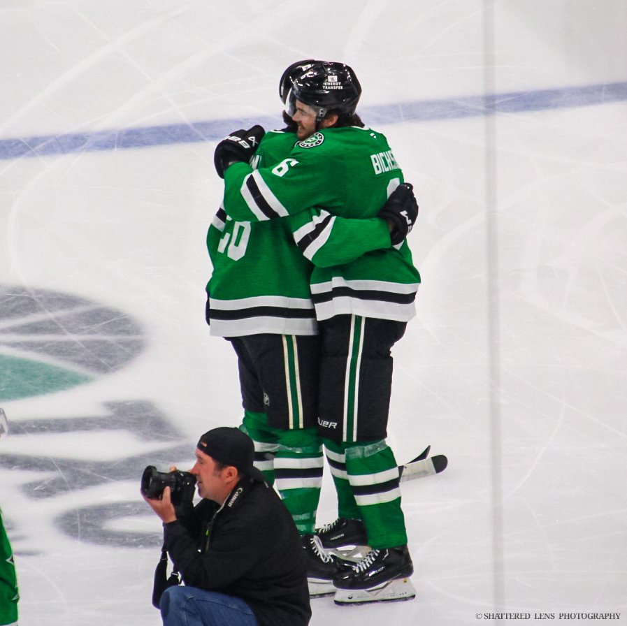 ShatteredLensTX's tweet image. LIAN &amp;amp; PETRO HUG!

#TEXASHOCKEY