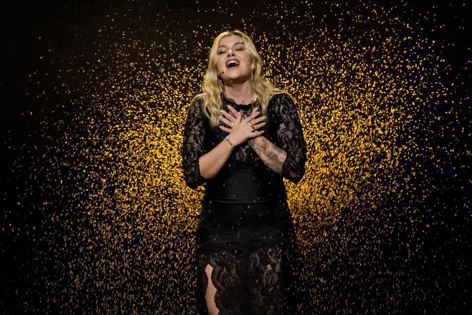 Des larmes aux yeux pour cette chanson bouleversante. Malgré cette 7e place décevante, bravo Louane pour cette superbe interprétation 🇫🇷
#Eurovision #Louane