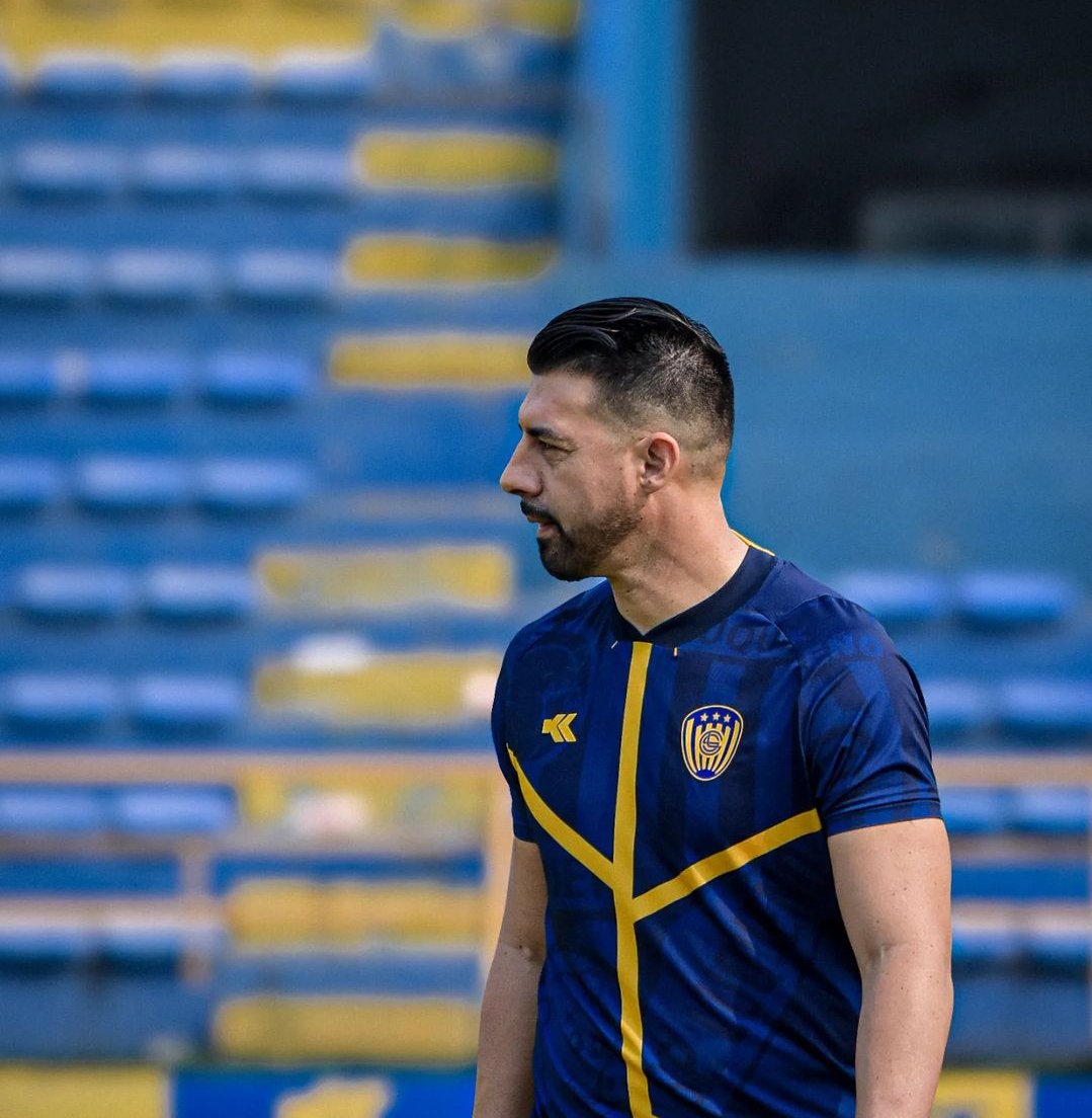 ANTICIPO de #LaGranJugada: Cuenta <a href="/carlincorrea/">Carlin Correa</a> que Julio César Cáceres es el preferido de los dirigentes para reemplazar a Gustavo Morínigo en #Luqueño. 

95.5 FM <a href="/rockandpop955/">Rock&Pop Paraguay</a>
1020 AM <a href="/nanduti/">Ñanduti</a>
96.1 FM CDE 660 AM CDE Itapirú.
#LaGranJugada.