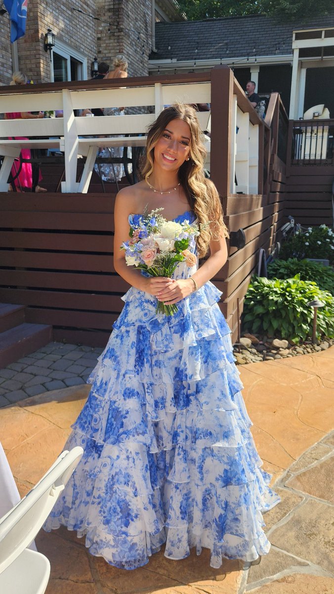 Last prom!!! I love her! 

#senioryear