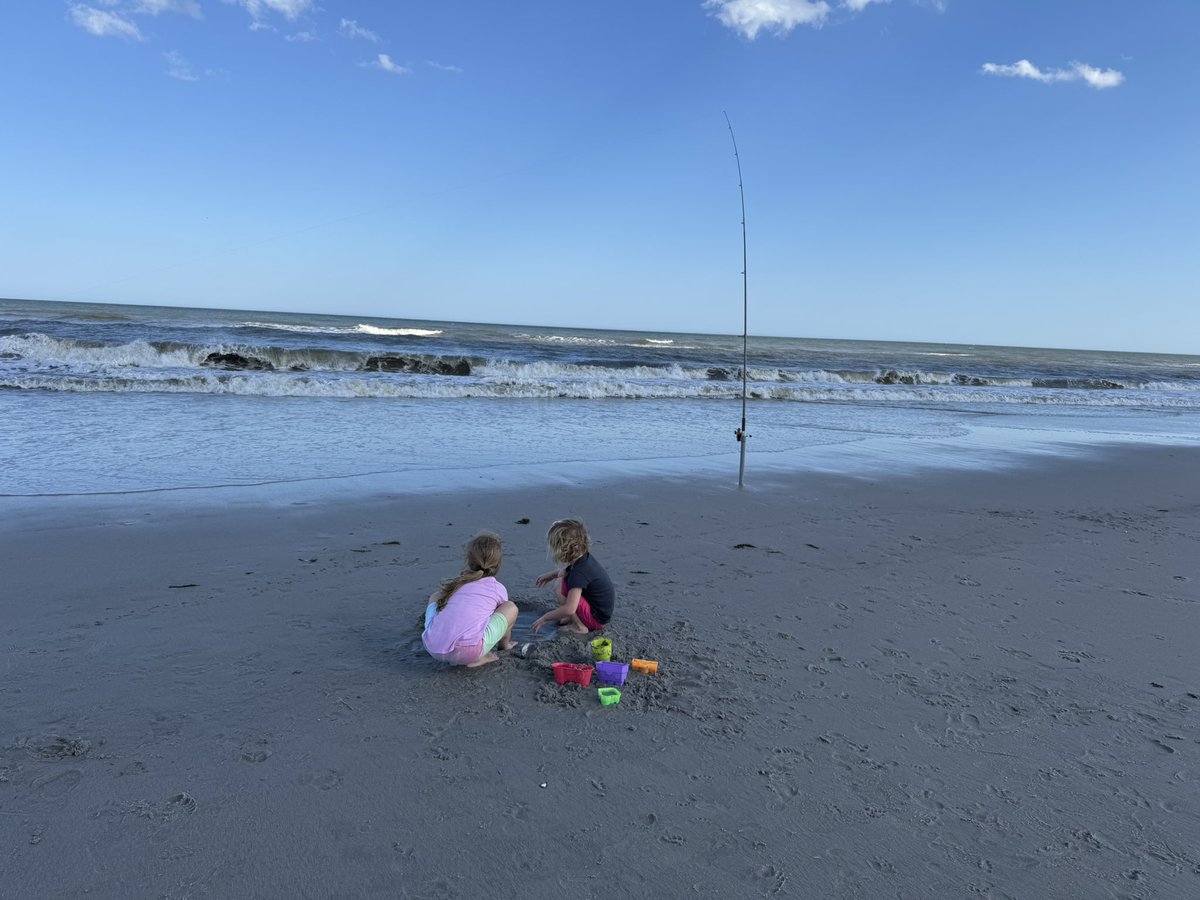 GlennGRobbins's tweet image. Opened the pool and drowned some bait while playing with cousins on the beach. #GreatDay #SaltLife #Blessed