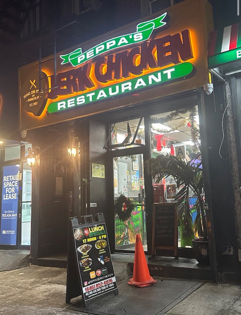 8tracBrown's tweet photo. THERE’S A FUCKING #PEPPAS IN MANHATTAN NOW!!!
😳 https://t.co/Rjwr1EtTuo