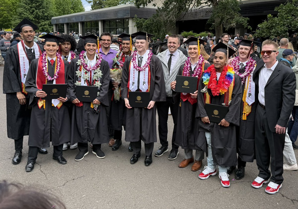 This group!!! 🎓

<a href="/BoxersMBB/">Pacific Men’s Basketball</a> 

<a href="/goboxers/">Pacific Boxers</a> 🔥