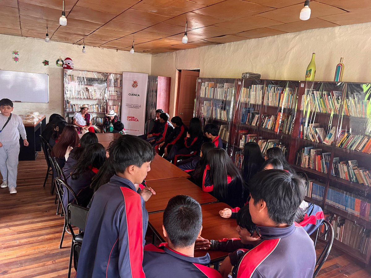 CulturaCUE's tweet photo. 📍 El Museo salió al encuentro de la comunidad.
En el #DíaInternacionalDeLosMuseos, llevamos el #MuseoEnTerritorio a la #Biblioteca de #Paccha 📚🎥.
Fotos, videos y sombreros para que el MMPTS llegue donde tú estás 👒💛
#MMPTS #MuseoDelSombrero #PajaToquilla #SomosCulturaViva https://t.co/WHdZandIBI