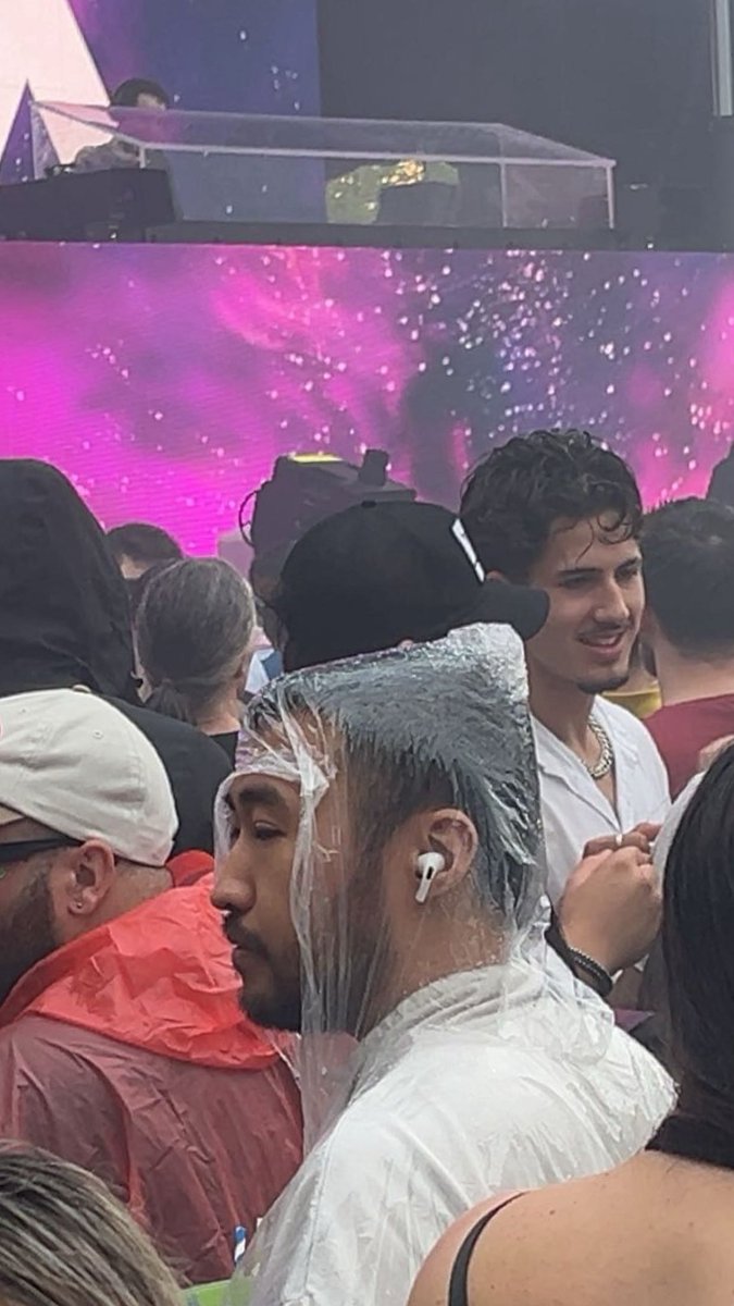 Yo bro I need a poncho. Dont wanna get my AirPods wet at the concert