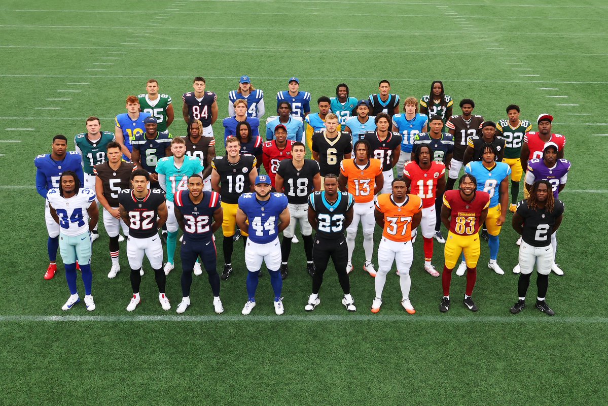 IamEliRacks's tweet image. For all you guys who say Cam Skattebo is to small. Look at the size of this guy compared to the others.
He's gonna be running people over just fine in the league. 😂💯