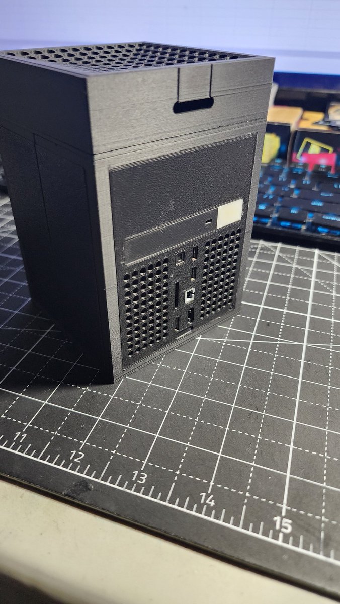 TsunKawaVM's tweet photo. Here is a #XboxSeriesX I did as a deck box for one of my commander decks.

I would love to see what @XboxP3 thinks of this small Series X. https://t.co/Kh6NKDbJU3