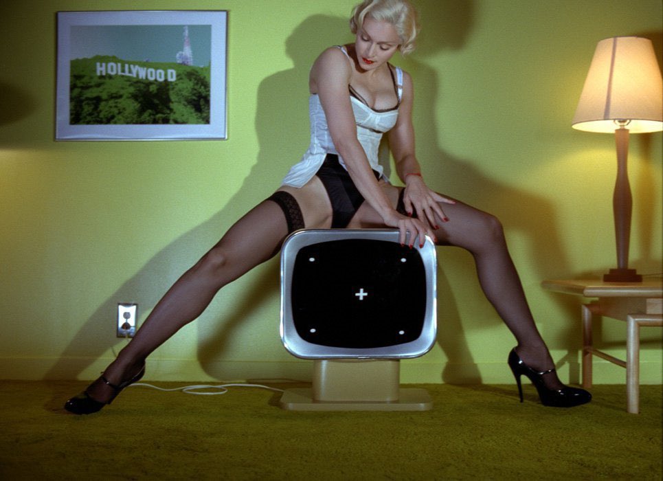 aIuckystar's tweet image. madonna, ‘hollywood’ music video (2003)