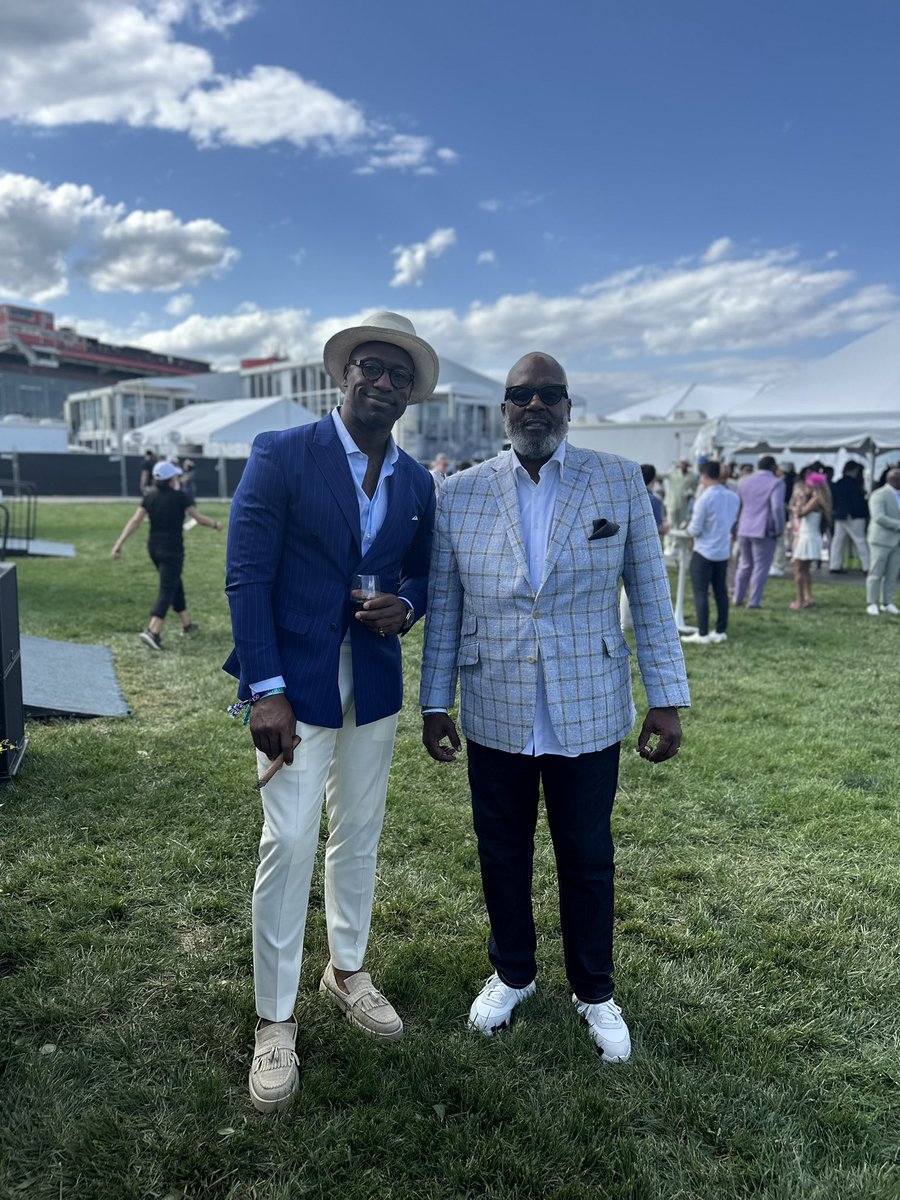 Terps at #Preakness150 <a href="/VernonDavis85/">Vernondavis85</a> great seeing you! #Elevate #DMV #Culture