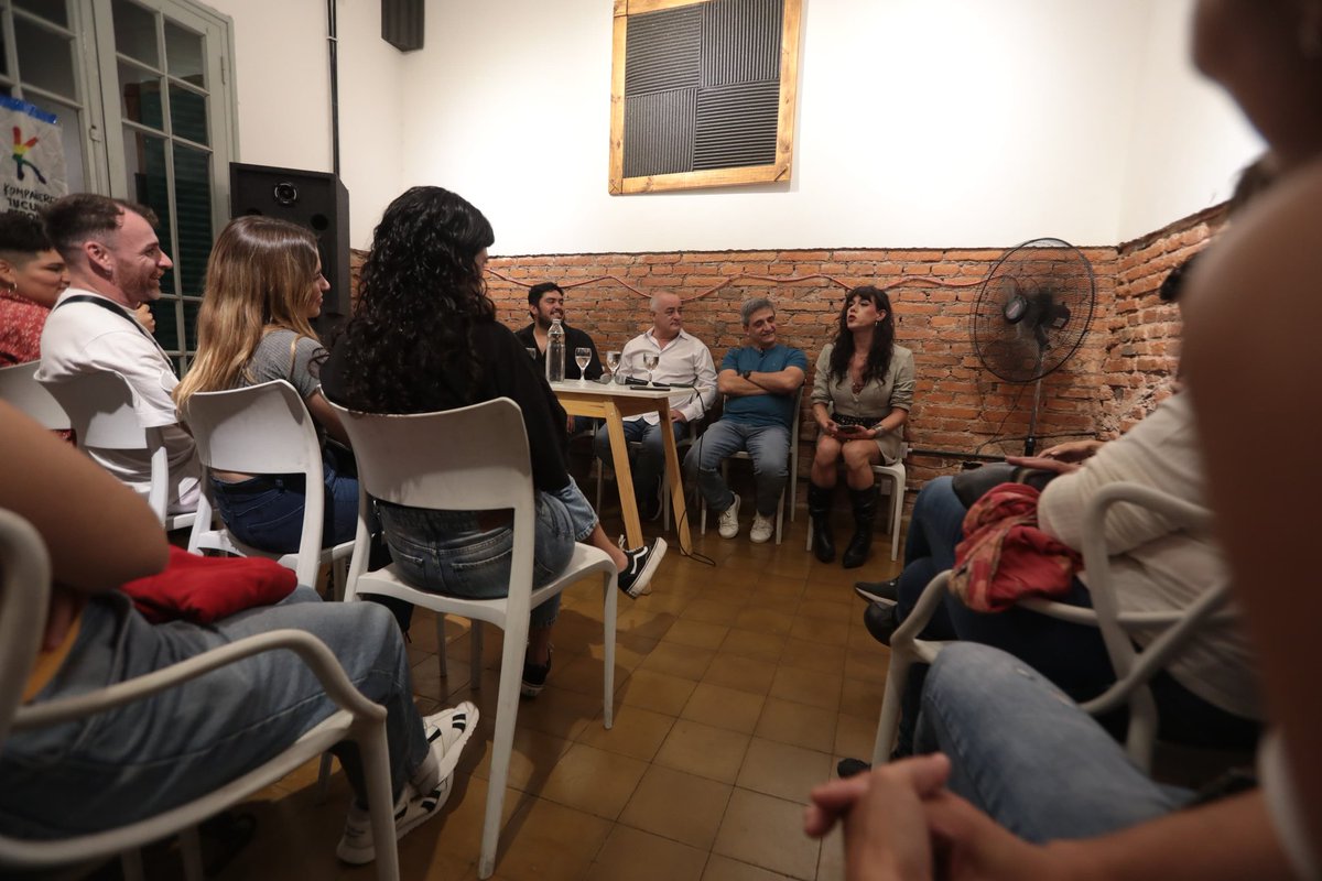 javier_noguera's tweet photo. Hoy nos invitaron a compartir una merienda comunitaria la agrupación Tucumán Peroncha que organizó la celebración por el día Internacional de Lucha contra la Discriminación por Orientación Sexual e Identidad de Género. En tiempos de hostilidad del gobierno de Milei al colectivo, acompañamos la celebracion con reflexiones, alegría y esperanzas en la construcción de una sociedad más abierta, tolerante y pluralista que nos incluya a todos por igual.
@pyedlin