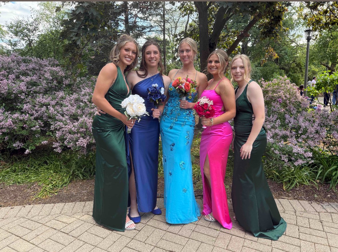 Have a phenomenal prom .. seniors STYLIN’
🙏🏻🙌❤️❤️❤️