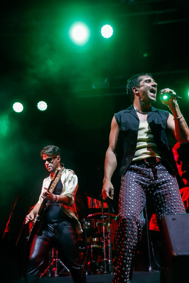 Unicanal's tweet photo. ¡Se siente el rock en el puerto! 🎸

Los chicos de @elcultocasero , #LosTipitos y @elzarmusica llenaron el @rockalpuerto_ con música de la buena 😎

¡Atentos a nuestras historias para no perderte de nada! 🤩

#Unicanal 

#Viral #Festival #RockAlPuerto #Paraguay https://t.co/RKZYIJUnmA