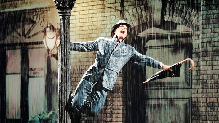 yaaaa_mannn's tweet photo. 引き続き雨にちなんだ作品。

『雨に唄えば』（1952年）
雨の中で踊るシーンは、映画史に残る名場面として知られています。雨の日でも心が晴れるような、明るく楽しい作品です。

U-NEXTで配信中！

#雨に唄えば #ジーンケリー #梅雨映画 #雨の日に観たい #映画好きと繋がりたい #UNEXT https://t.co/35BJ12cAum