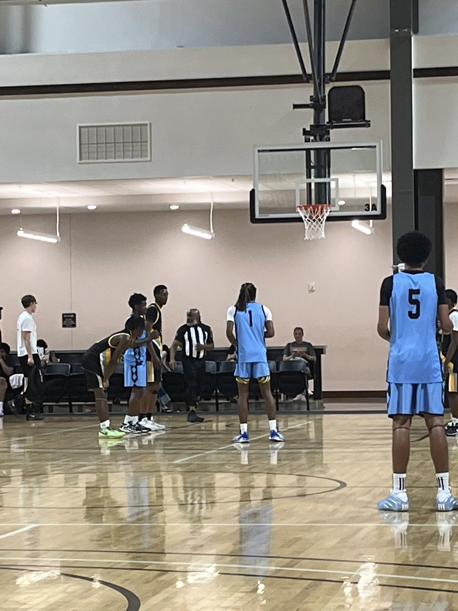 Qua Bailey off to a good start for NXTGEN 17U. Leading the way with 7 early in the first half #BIGSHOTS #CarolinaOpen