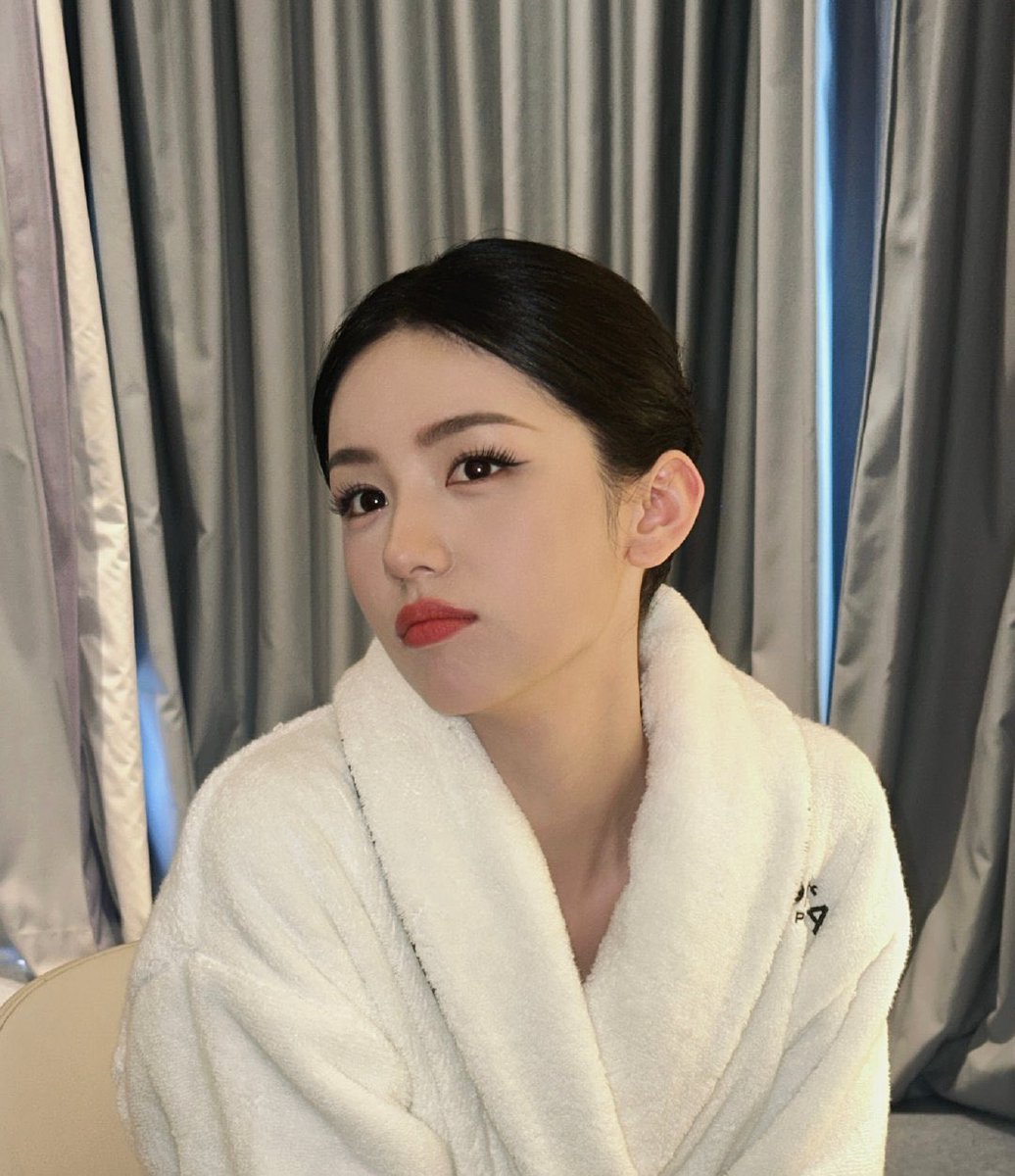 dramapotatoe's tweet photo. #ZhouYe’s team shares behind the scenes snaps https://t.co/VYKH9sZHPN