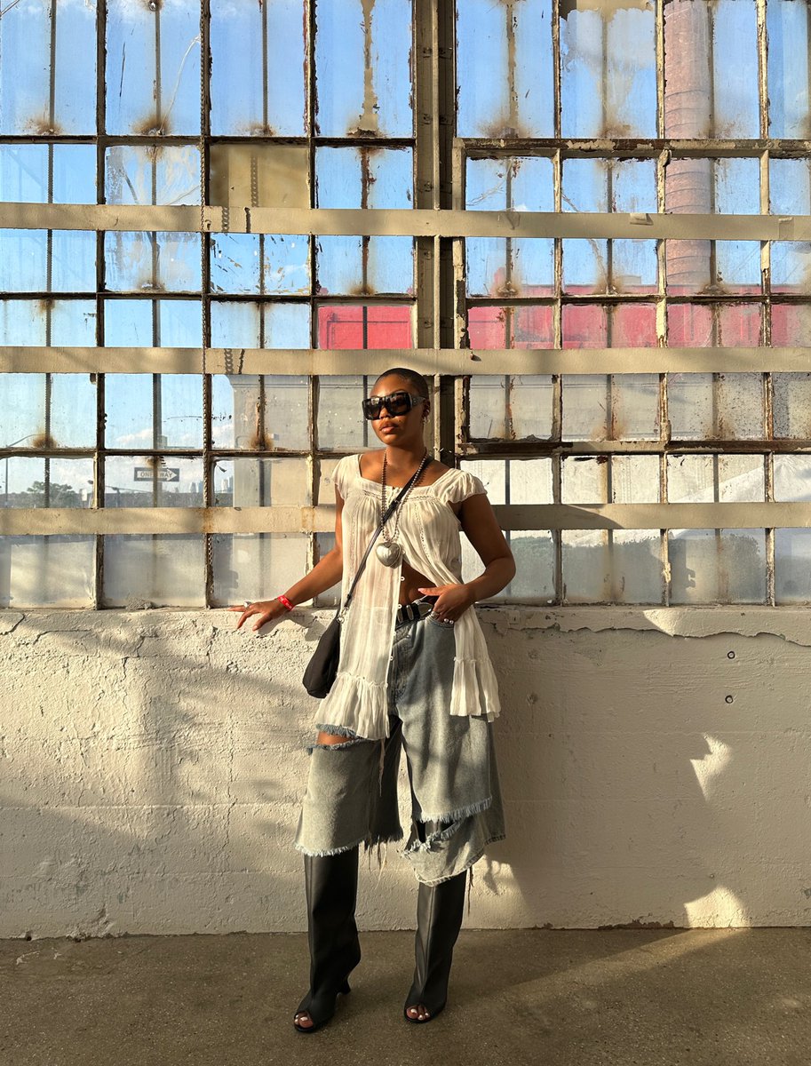 It’s Summer girls 🖤