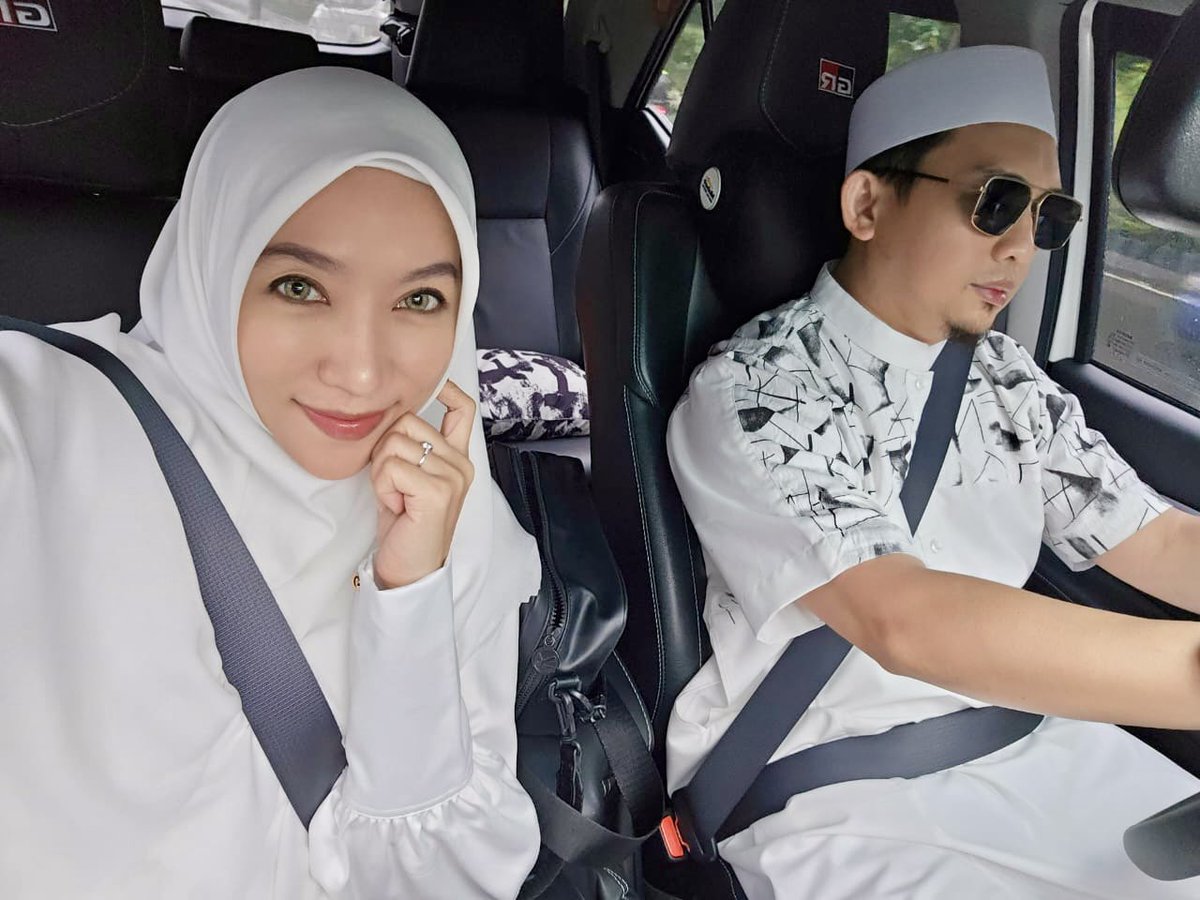 Bismillah...otw ngisi kajian hari ahad tanpa didampingi supir dan asisten, tapi didampingi sama yg lebih spesial 😍. Selamat berakhir pekan bersama keluarga tercinta. Yg masih single, mumpung lagi safar, saya doakan semoga segera mendapat jodoh terbaik dunia akhirat. Aamiin