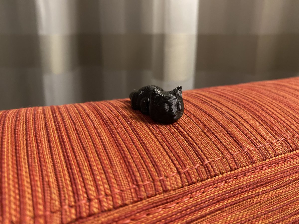 To the little girl cosplaying Kiki that I was walking behind in Artist Alley this afternoon, and you turned around and handed me this tiny black cat
You absolutely made my day and almost made me cry
I will cherish this little gift forever 😭💕
#ACEN