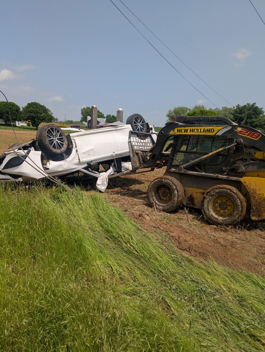 Zertyfv's tweet photo. Rip the camry https://t.co/4LFSmfxhU7