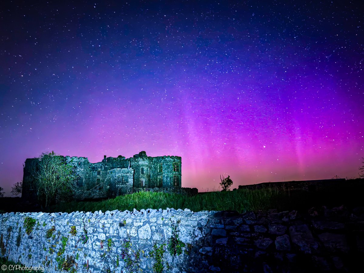 CY_Photography_'s tweet photo. Aurora over Carew Castle, Pembrokeshire. 
May 17 2025.

#northernlights #carewcastle #visitpembrokeshire #visitwales #thephotohour #aroundtenby https://t.co/bRkqeFwL3b