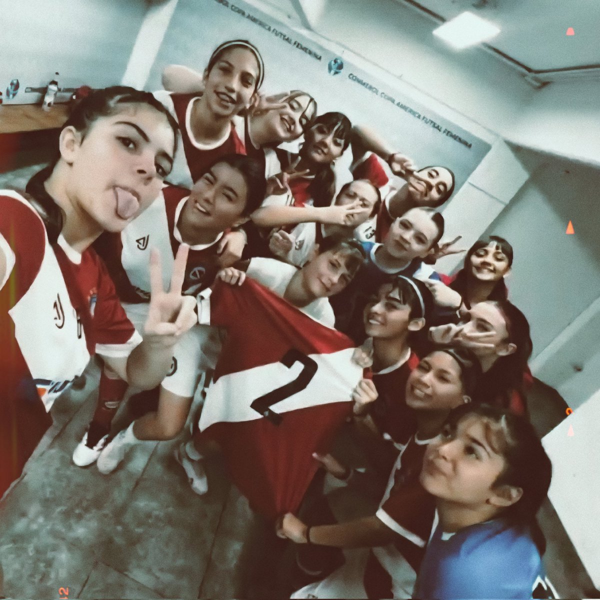 FutsalFemAAAJ's tweet photo. #AAAJ Mi quintita 🏠🐞😍

#VamosBichas 🙌 https://t.co/GgEkhF8Pzx