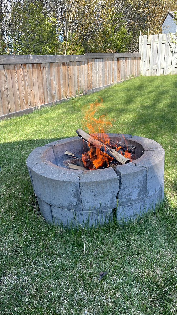 ab_sask's tweet image. First fire.
#MayLong
#Alberta