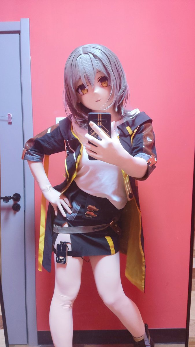 今天照镜子发现腿环变成了奇怪的东西~
#kigurumi #郊狼