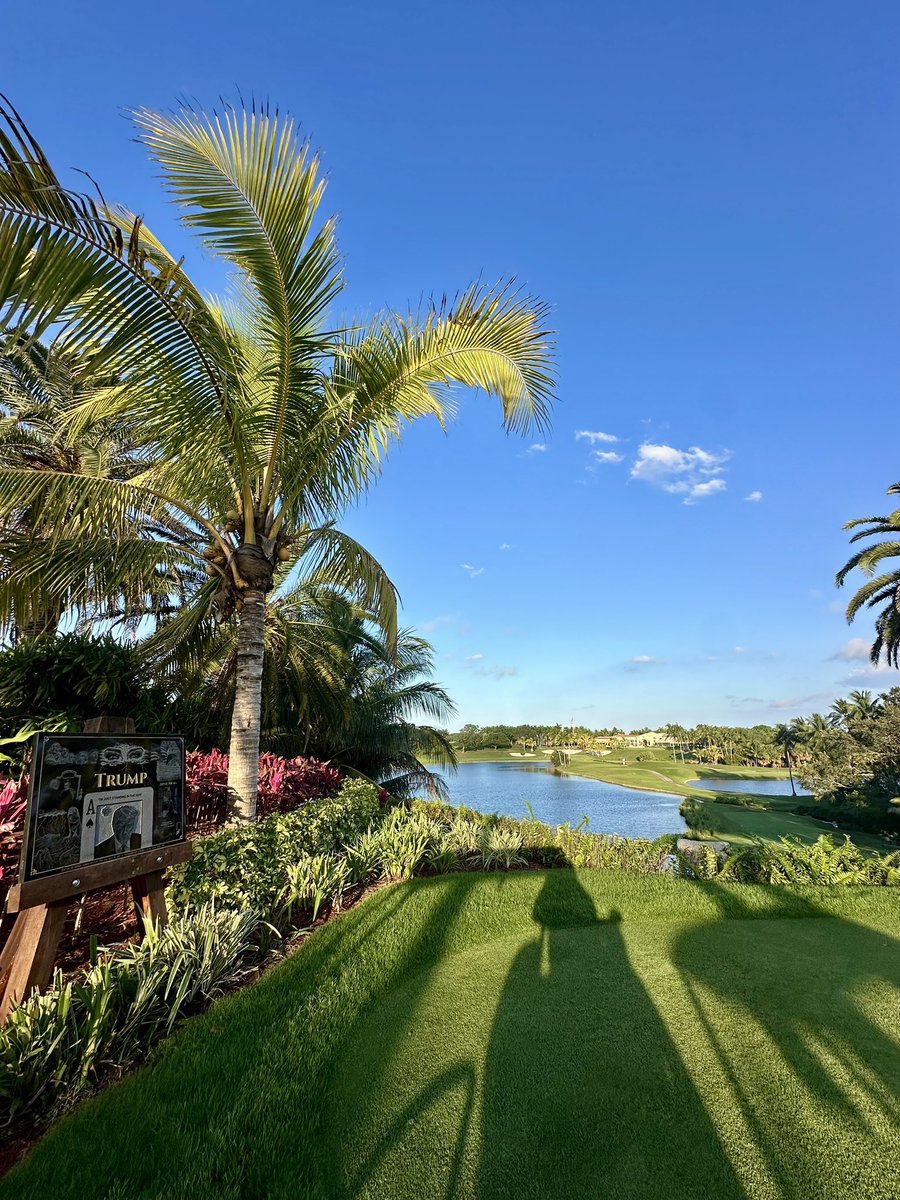 Trump Palm Beach (@trumppalmbeach) on Twitter photo Fore the views⛳️ 
#TrumpGolf #TrumpInternational Fore the views⛳️ 
#TrumpGolf #TrumpInternational