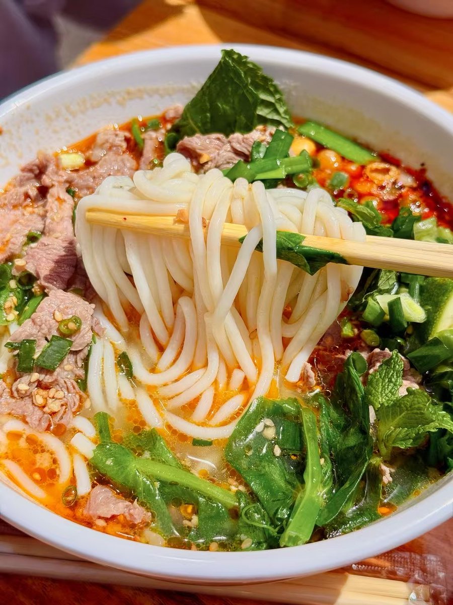 Prince_WuHan's tweet photo. 早早早，嗦粉(*´﹃｀*)🍜 https://t.co/MLwNQz0xRY