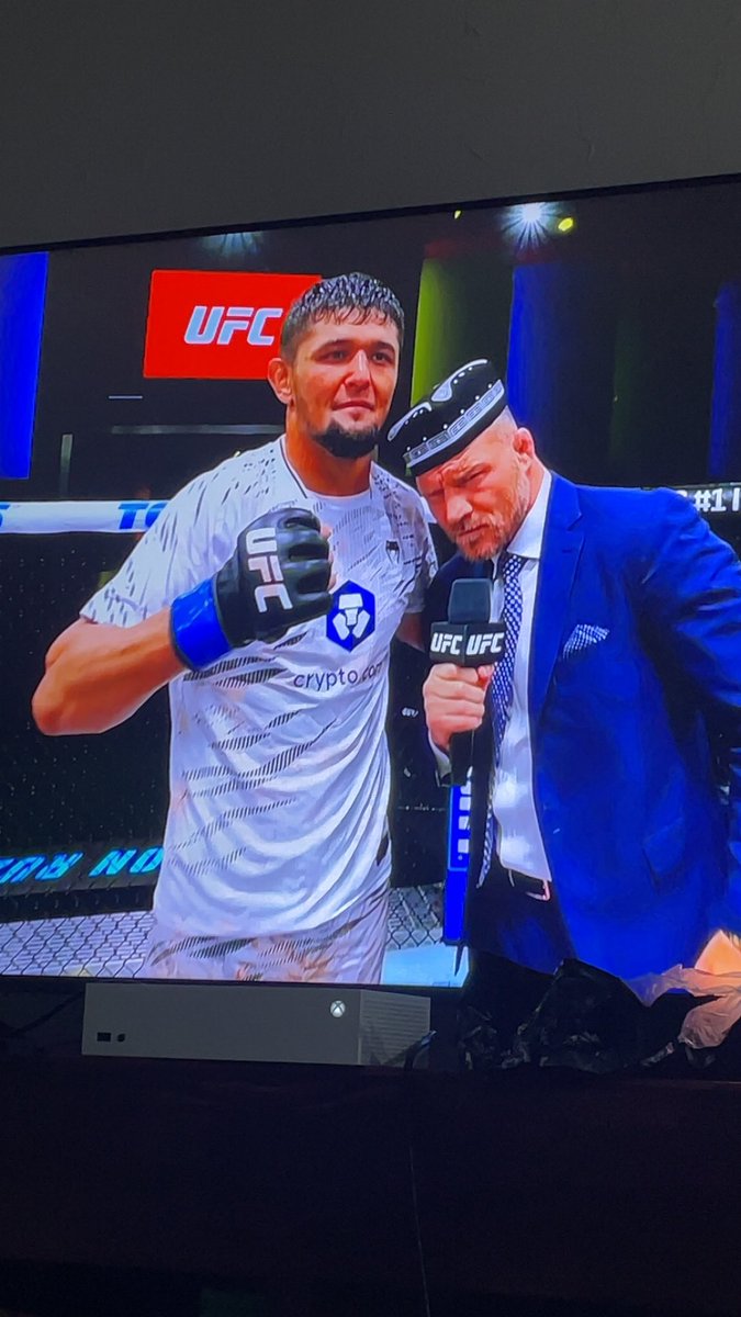 😂😂😂 

Shout out <a href="/bisping/">michael</a> 

#UFCVegas106