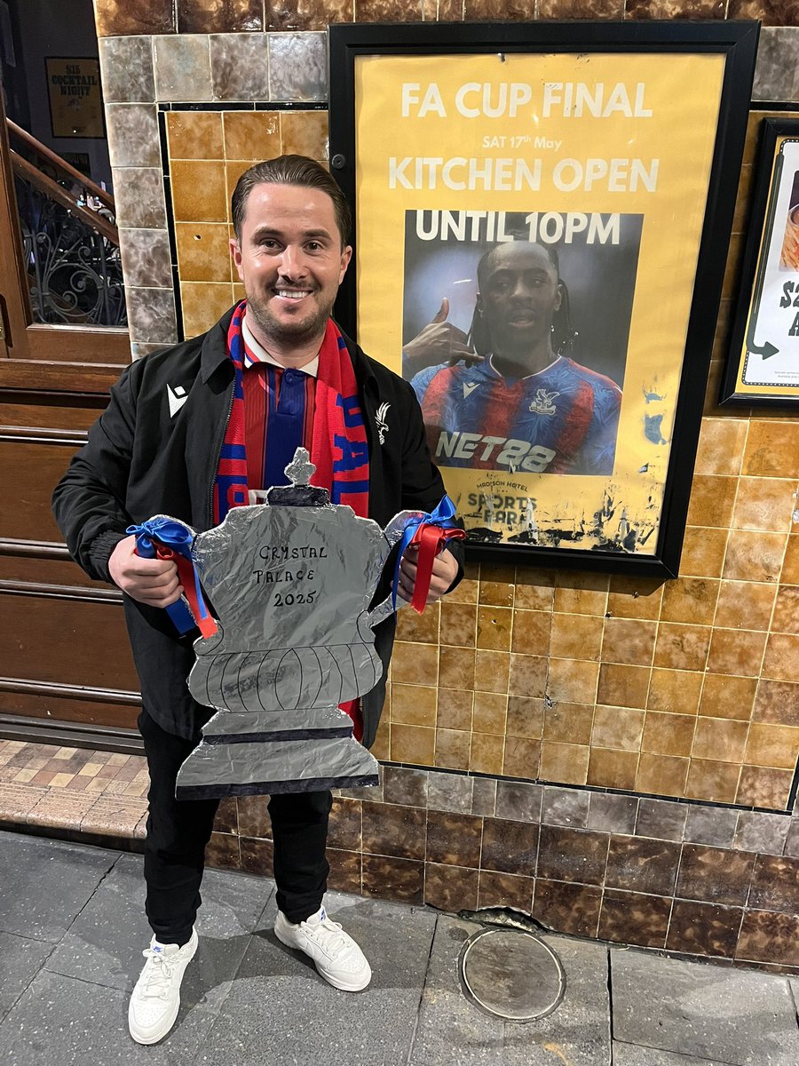 RossiParish01's tweet photo. Wasn’t at Wembley, but had the next best thing with the Palace boys in Sydney 🇦🇺🔴🔵  

Packed pub, limbs everywhere, emotional rollercoaster. 🏆

Henderson. Eze. Sarr. Mateta. Heroes. 🦅🏆🔥 #CPFC https://t.co/8bm5w5QiGY