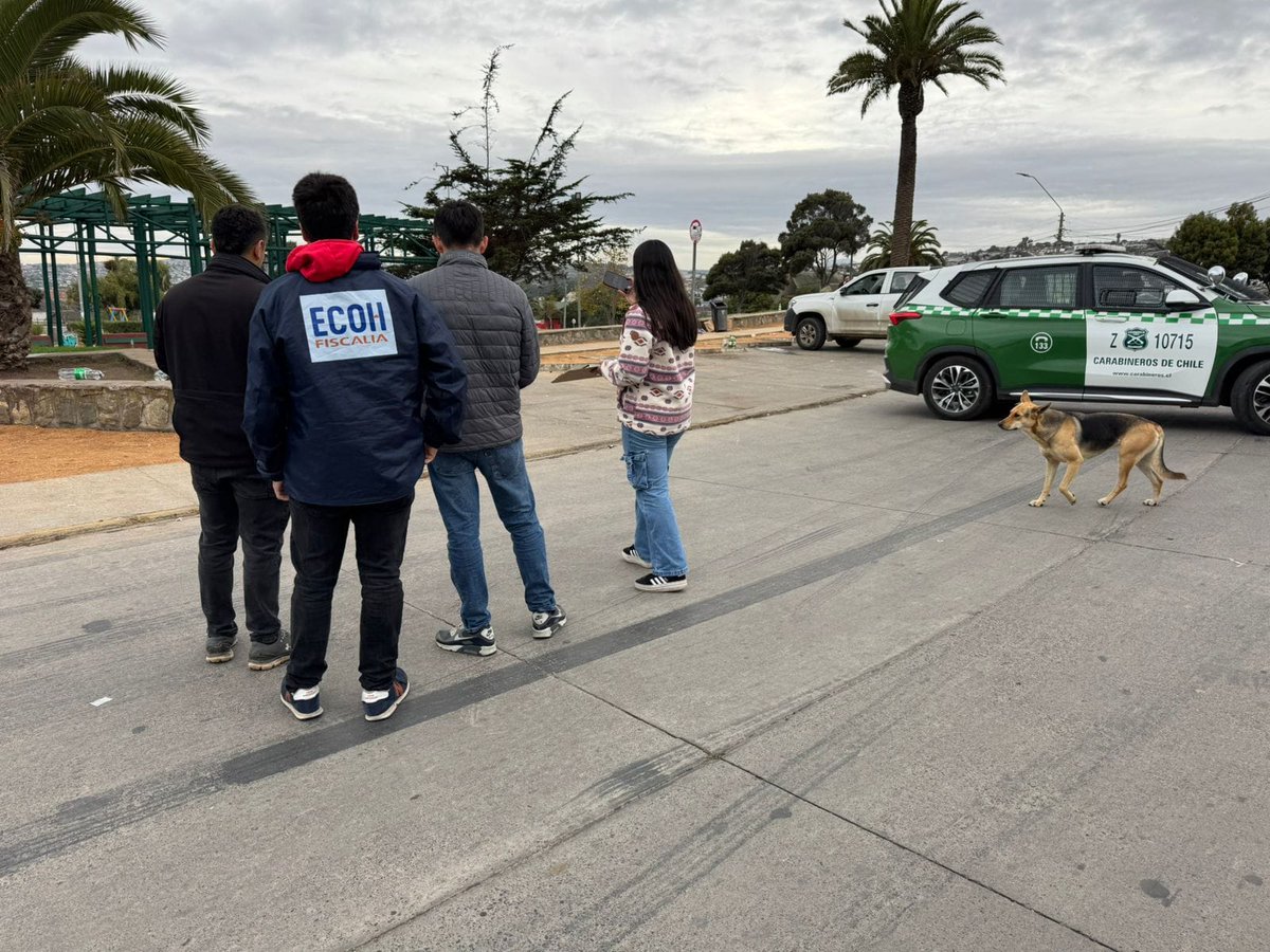Hombre quedó en estado grave al recibir tres impactos de bala en la Plaza Estrella de LLolleo sanantoniofotos.cl/hombre-quedo-e…