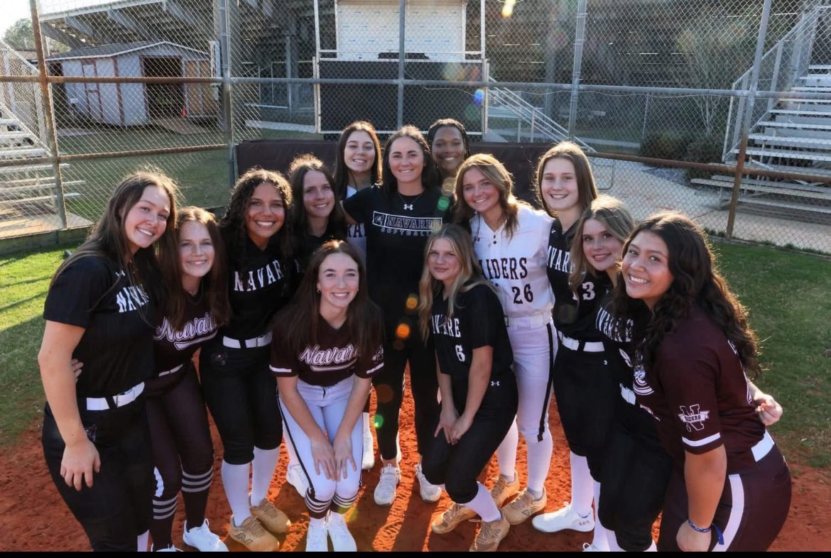 TaliaTaylor2026's tweet photo. Sad to see the season come to an end, but so beyond proud of how far this team has come. I will forever be grateful to call these girls my family ❤️. 

So hype for this summer season ‼️

@d1vision_sb @BSherSB @PGFnetwork @los_stuff @BradyVernon @LineDsoftball @dorianedwards_ https://t.co/YsAfAXLYZU