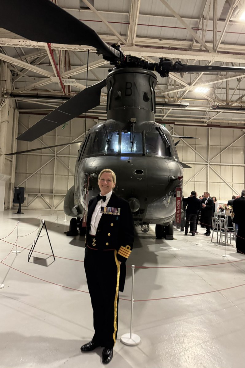 KatePriorx7bi's tweet image. I’ve been at the #MERT Club dinner. The Chinook is Bravo November, a beast of the battlefield since the Falklands. 

A brilliant evening with my people. I will admit to being a little bit broken after a fab but somewhat triggering evening. It is OK not to be OK #demons #boxes.