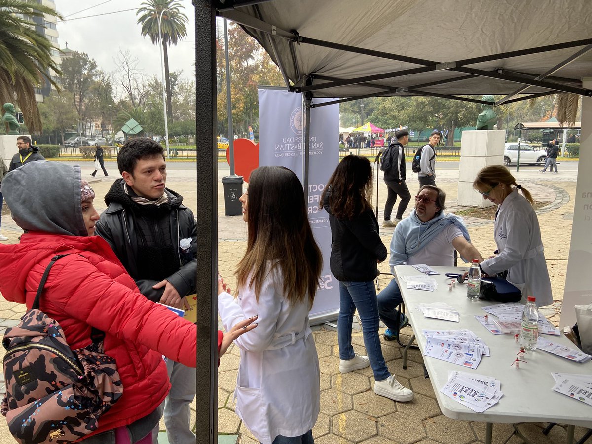 LabRenalChile's tweet image. Muy felices de compartir con los vecinos y vecinas de @MuniNunoa es este 17 de Mayo, Día Mundial de la Hipertensión 🩺🫀 @SocHipertension @LabHypertension @UAinvestigacion 
#WorldHypertensionDay 
#hipertensión
#diamundialdelahipertension 🥦🍎🏃🏽‍♂️🏃🏼‍♀️‍➡️