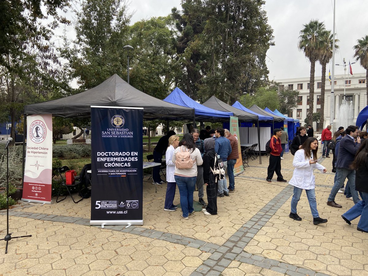 LabRenalChile's tweet image. Muy felices de compartir con los vecinos y vecinas de @MuniNunoa es este 17 de Mayo, Día Mundial de la Hipertensión 🩺🫀 @SocHipertension @LabHypertension @UAinvestigacion 
#WorldHypertensionDay 
#hipertensión
#diamundialdelahipertension 🥦🍎🏃🏽‍♂️🏃🏼‍♀️‍➡️