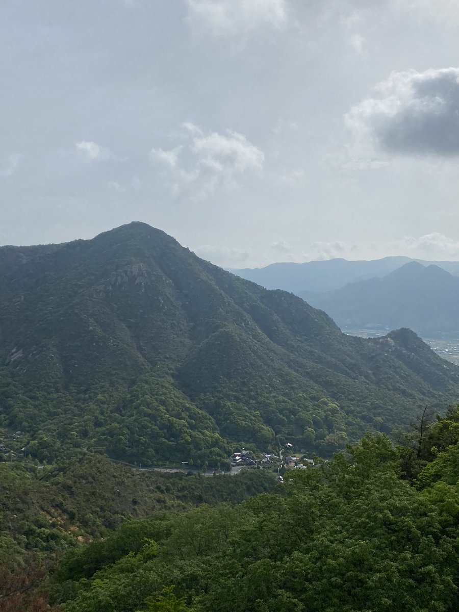 tatsuya4435's tweet photo. 今日はヨメさんと三男坊とファミリー登山❣️
西目山に登りました😊
姥ヶ滝が豪快に流れてました👍 https://t.co/y9Wd7j9VXs